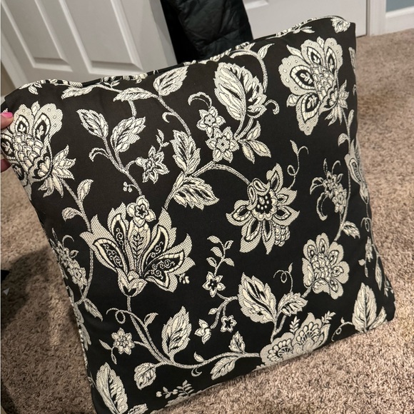 Pillow - Picture 1 of 2